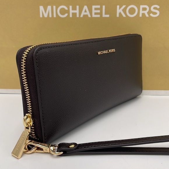 Michael Kors JST Lg Leather Continental Wallet Wristlet Phone Holder 
Chocolate - Picture 10 of 16